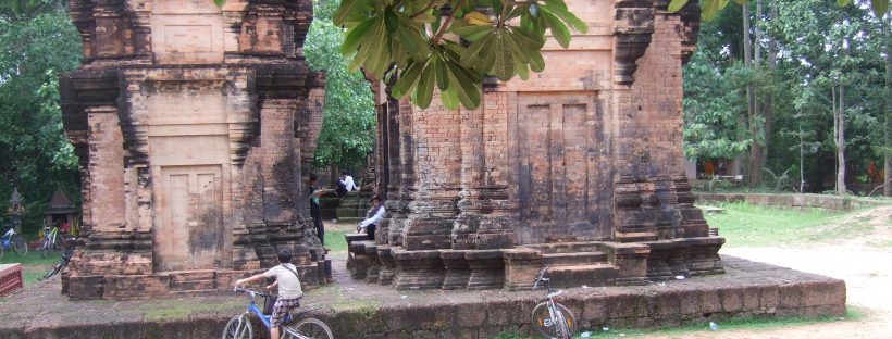 Old Prasat at Wat Preah Enkosei