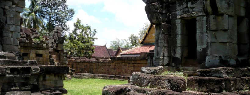 Wat Athvea walls